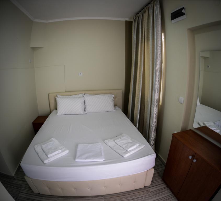 Crown Hotel Nea Skioni Zimmer foto